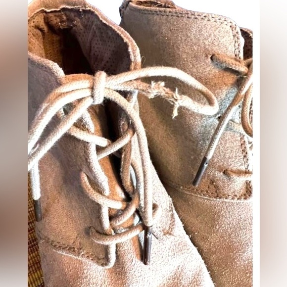 Toms Tan Block Heel Ankle Bootie Boots Size 8 ties Vegan Suede Heeled Beige - Picture 3 of 9